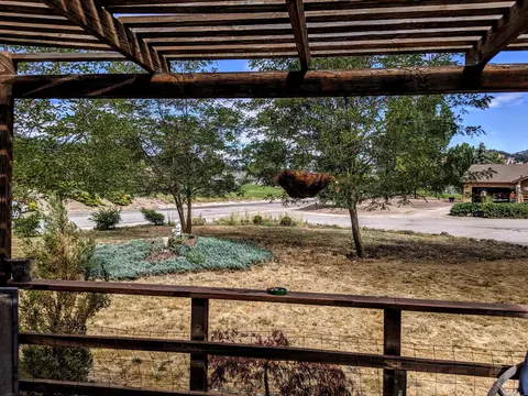29509 Marina Ct, Tehachapi, CA 93561 photo 3