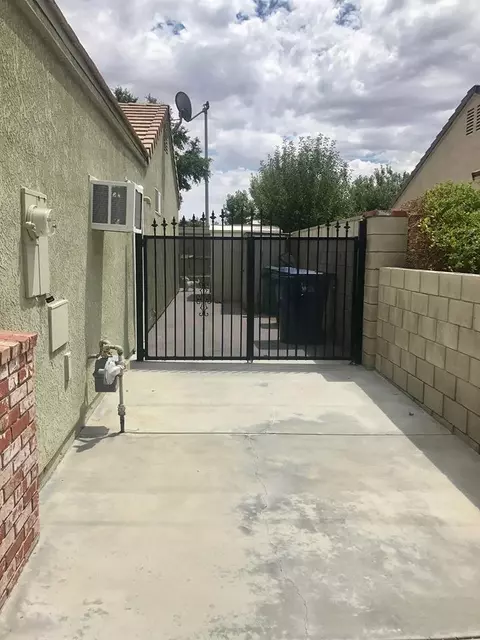 44234 Hampton St, Lancaster, CA 93536 photo 2