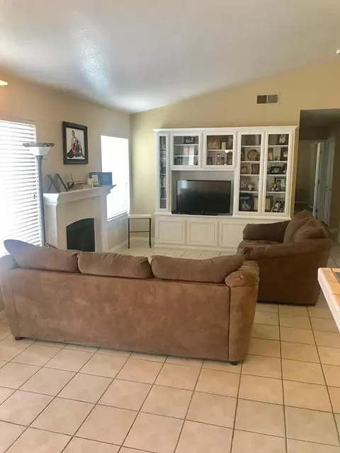 44234 Hampton St, Lancaster, CA 93536 photo 3