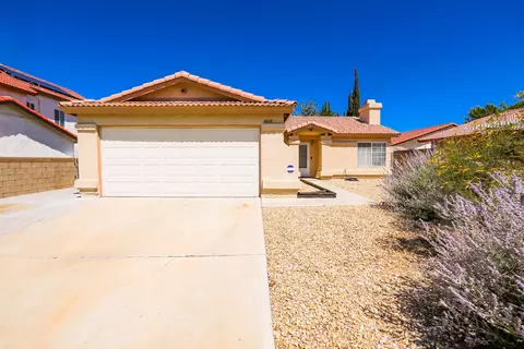 44114 Hunter Ct, Lancaster, CA 93536 photo 2