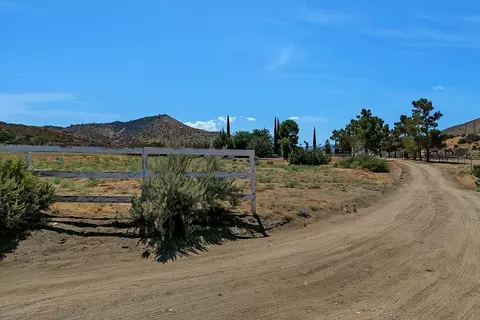 130 Juniper Ridge Ln W, Palmdale, CA 93550 photo 24