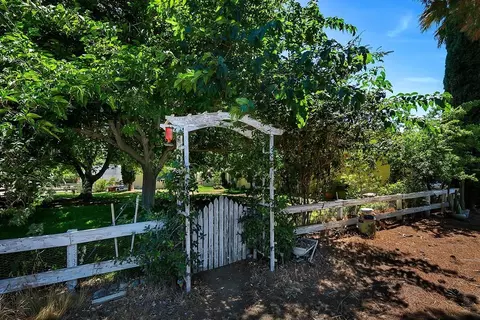 130 Juniper Ridge Ln W, Palmdale, CA 93550 photo 5