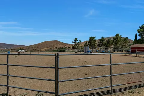 130 Juniper Ridge Ln W, Palmdale, CA 93550 photo 23