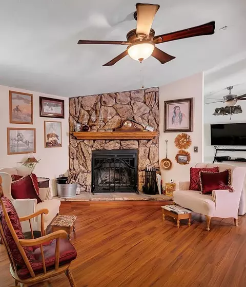 130 Juniper Ridge Ln W, Palmdale, CA 93550 photo 3