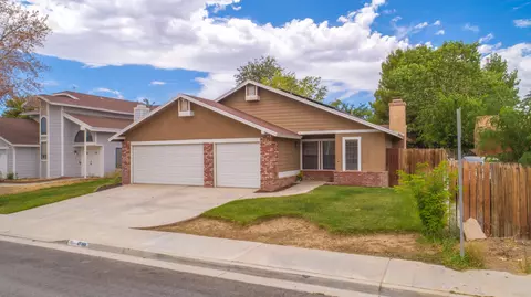 45901 Suffolk Dr, Lancaster, CA 93535 photo 1
