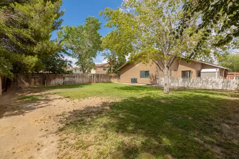 45901 Suffolk Dr, Lancaster, CA 93535 photo 16