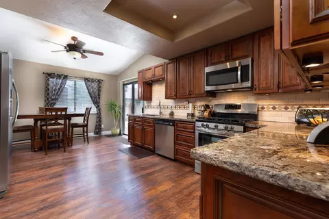45901 Suffolk Dr, Lancaster, CA 93535 photo 6