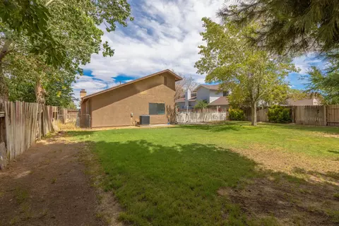 45901 Suffolk Dr, Lancaster, CA 93535 photo 17