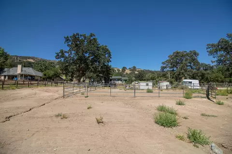 24101 Martingale Way, Tehachapi, CA 93561 photo 4