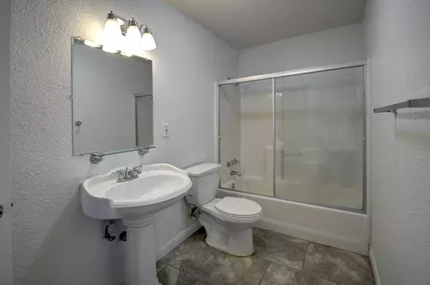 3640 Balmont St, Lancaster, CA 93536 photo 8