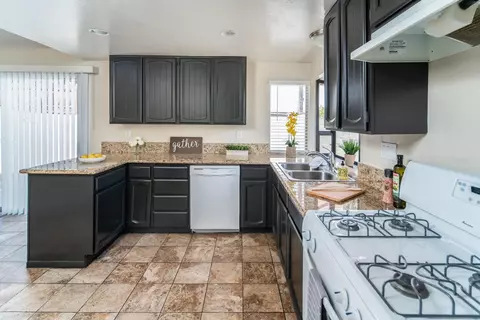 37439 3rd St E, Palmdale, CA 93550 photo 8