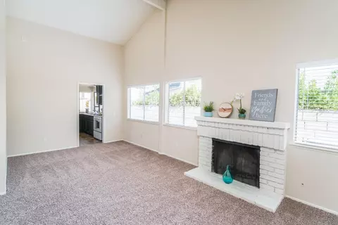 37439 3rd St E, Palmdale, CA 93550 photo 3