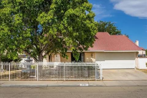 37311 26th St E, Palmdale, CA 93550 photo 2