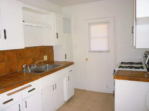 44539 Anvers Ave, Lancaster, CA 93534 photo 2
