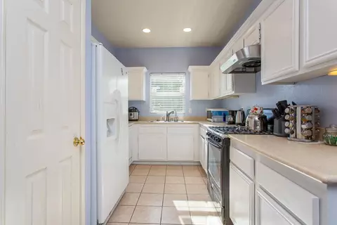 44027 Parkview Ln, Lancaster, CA 93535 photo 4
