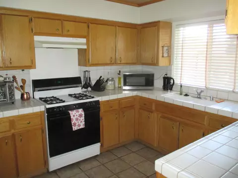 391 Apple Way, Tehachapi, CA 93561 photo 4