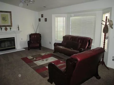 391 Apple Way, Tehachapi, CA 93561 photo 3