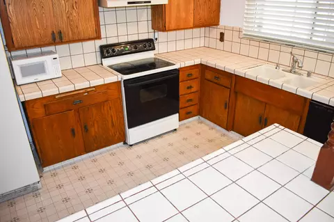 43872 Fig Ave, Lancaster, CA 93534 photo 2