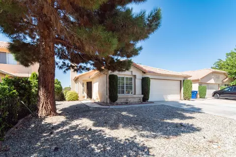 647 Ave J 12 E, Lancaster, CA 93535 photo 1