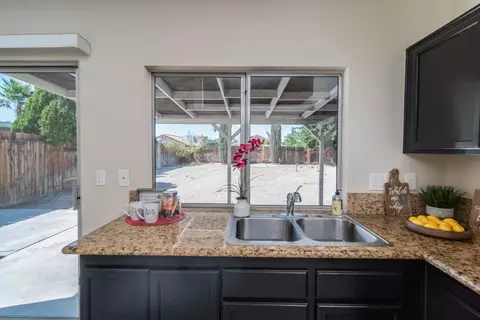 647 Ave J 12 E, Lancaster, CA 93535 photo 9