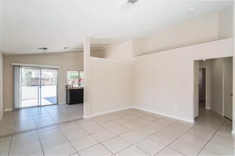 647 Ave J 12 E, Lancaster, CA 93535 photo 4