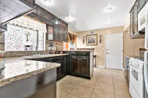 37520 Stonegate Ln, Palmdale, CA 93552 photo 9