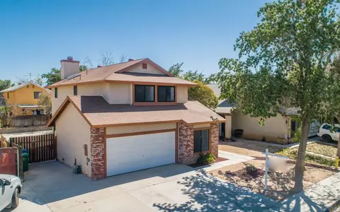 610 Jackman St E, Lancaster, CA 93535 photo 4