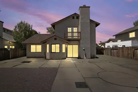 610 Jackman St E, Lancaster, CA 93535 photo 2