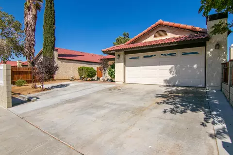 37016 Jenna Ln E, Palmdale, CA 93550 photo 3