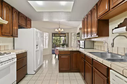 37016 Jenna Ln E, Palmdale, CA 93550 photo 9