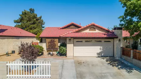 37016 Jenna Ln E, Palmdale, CA 93550 photo 2