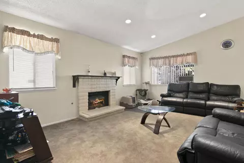37016 Jenna Ln E, Palmdale, CA 93550 photo 5