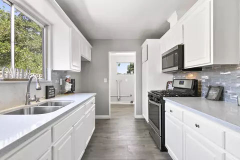 45415 3rd St E, Lancaster, CA 93535 photo 8