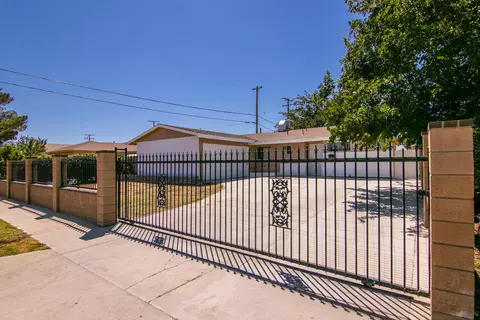 45415 3rd St E, Lancaster, CA 93535 photo 1