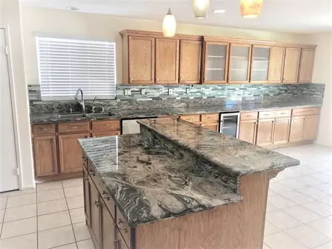 43028 Amoy St, Lancaster, CA 93536 photo 8