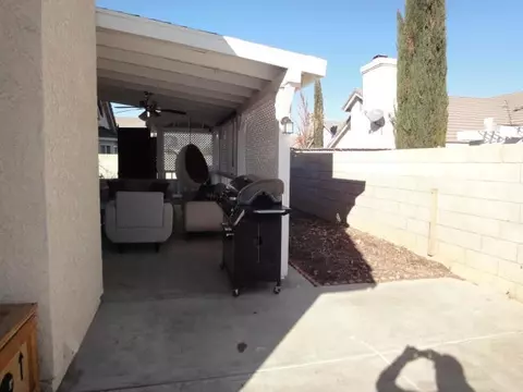 2043 Chatham Dr, Palmdale, CA 93550 photo 6