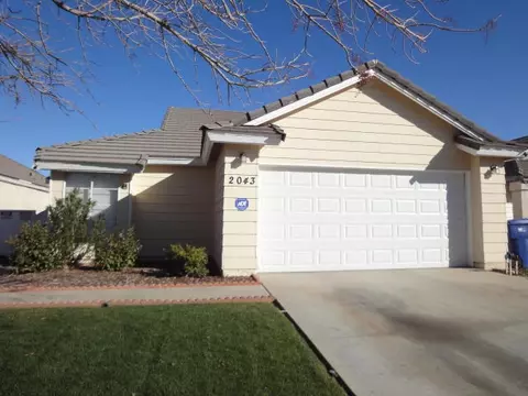 2043 Chatham Dr, Palmdale, CA 93550 photo 2
