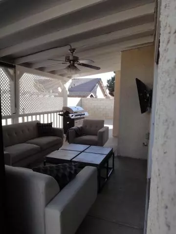 2043 Chatham Dr, Palmdale, CA 93550 photo 4