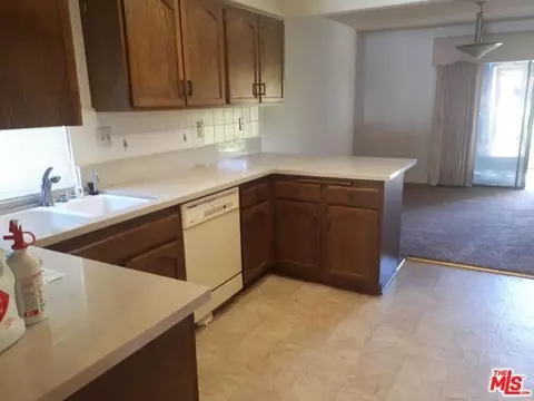 232 Eagle Ln, Palmdale, CA 93551 photo 2