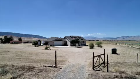49755 Three Points Rd, Lancaster, CA 93536 photo 4