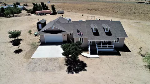 49755 Three Points Rd, Lancaster, CA 93536 photo 2