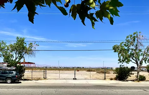 151 Avenue H8 E, Lancaster, CA 93535 photo 2