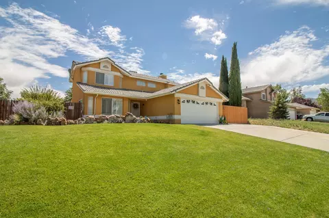 814 Elm St, Tehachapi, CA 93561 photo 2