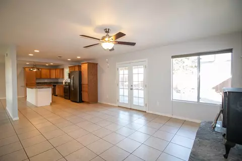 814 Elm St, Tehachapi, CA 93561 photo 5
