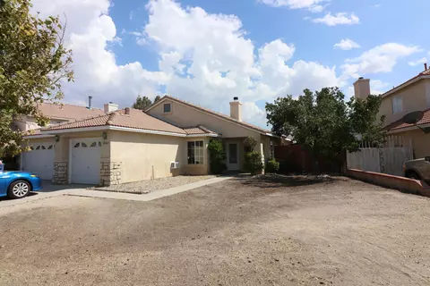 36465 Blacksmith Dr, Palmdale, CA 93550 photo 3