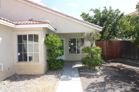 36465 Blacksmith Dr, Palmdale, CA 93550 photo 2