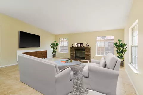 43722 Nicole St, Lancaster, CA 93535 photo 2