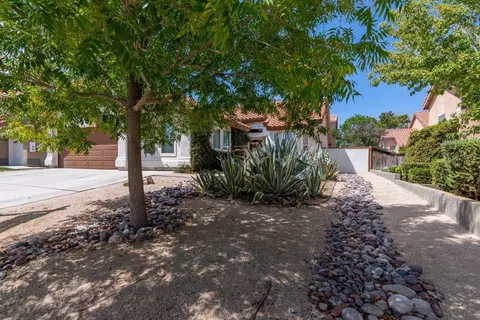 42429 Butterscotch Ln, Lancaster, CA 93536 photo 2