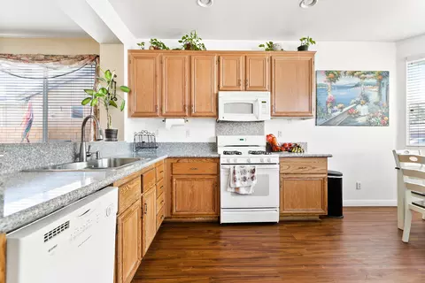1304 Valiant St, Lancaster, CA 93534 photo 5