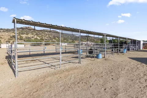 33315 Oracle Hill Rd, Palmdale, CA 93550 photo 3